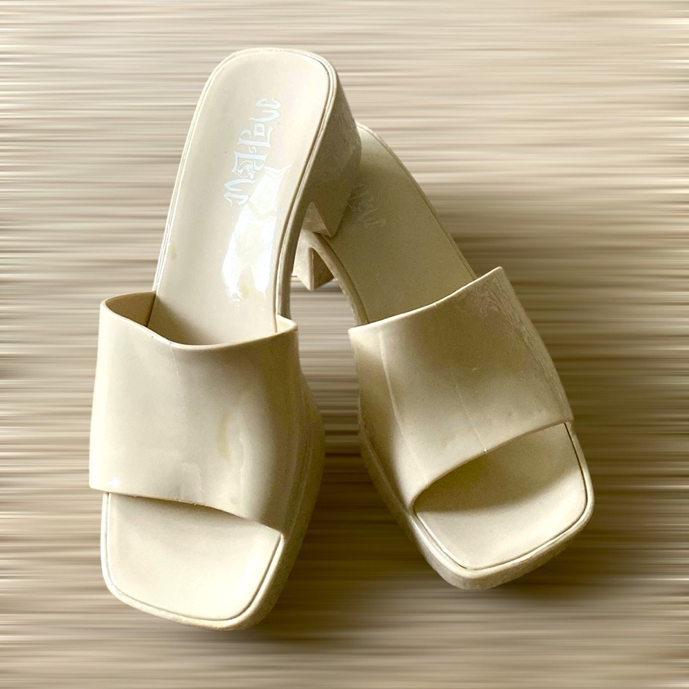 MAD LOVE Platform Mules Sandals Sz 8 Cream